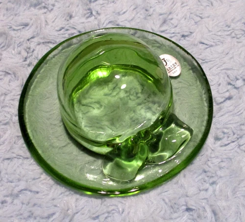 Fenton Art Glass Ladies Spring Green Bonnet Hat with Bow EUC