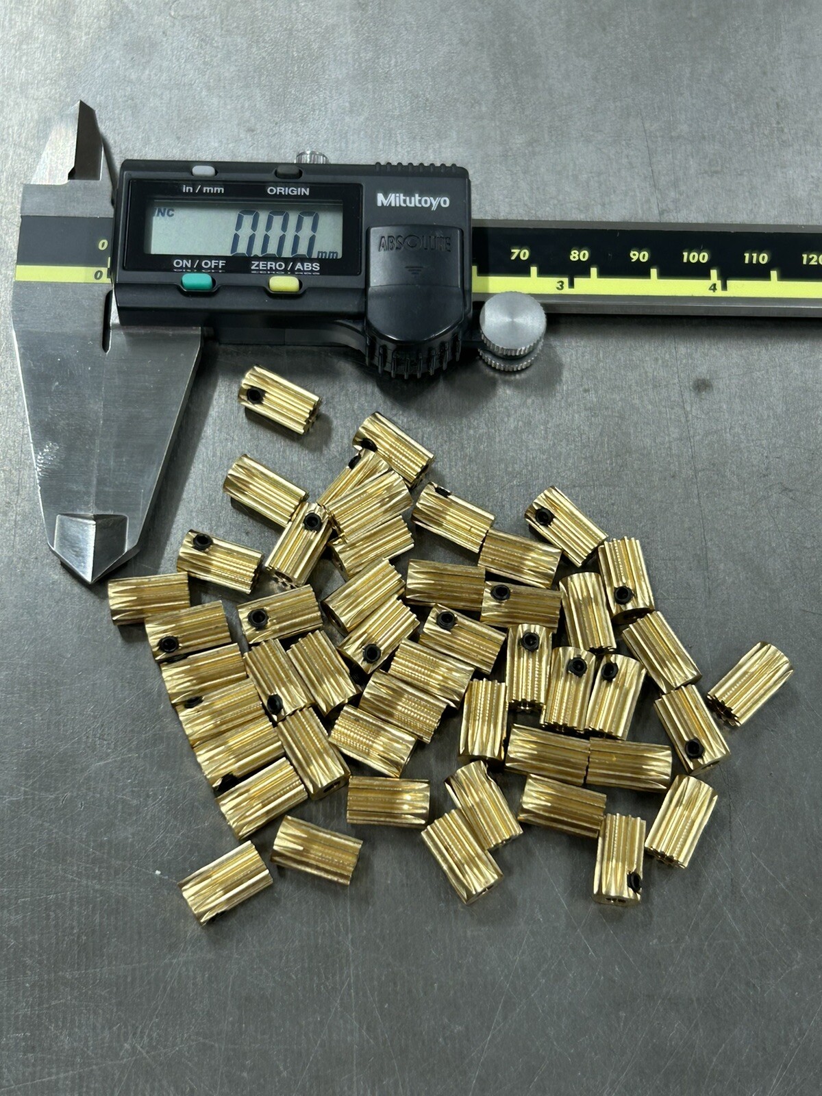 QTY 1 BRASS MAKER PINION GEAR M0.5 PITCH 12 TEETH 3 MM BORE FOR SLOT CAR OR RC