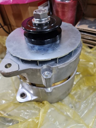 CUMMINS KOMATSU ALTERNATOR; P/N: 4096532/4095663; KOMATSU NO. 600-821-9631 - Picture 2 of 6