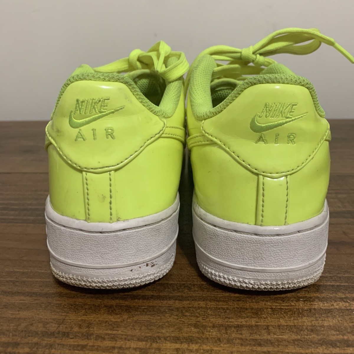 tenis nike air force 1 07 lv8 volt swoosh