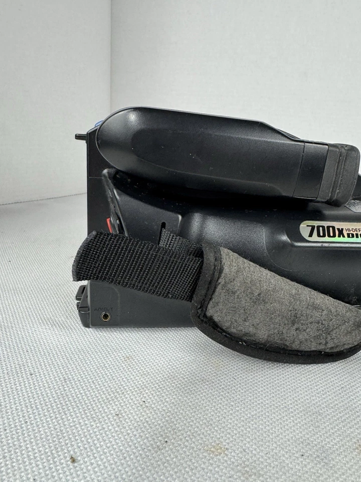 Quasar 700x PalmcorderHi Def 20x Zoom VM L152 w charger no battery untested - Image 3 of 4