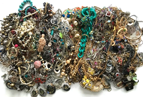 13 Lbs+ HUGE Vintage Costume to Fashion Jewelry lot Necklace Chain UNSORTED
