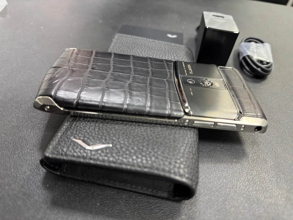 Vertu Signature Touch 2 - 2016 Alligator Black🐊- 64 GB - Black (Unlocked) - Image 4 of 4