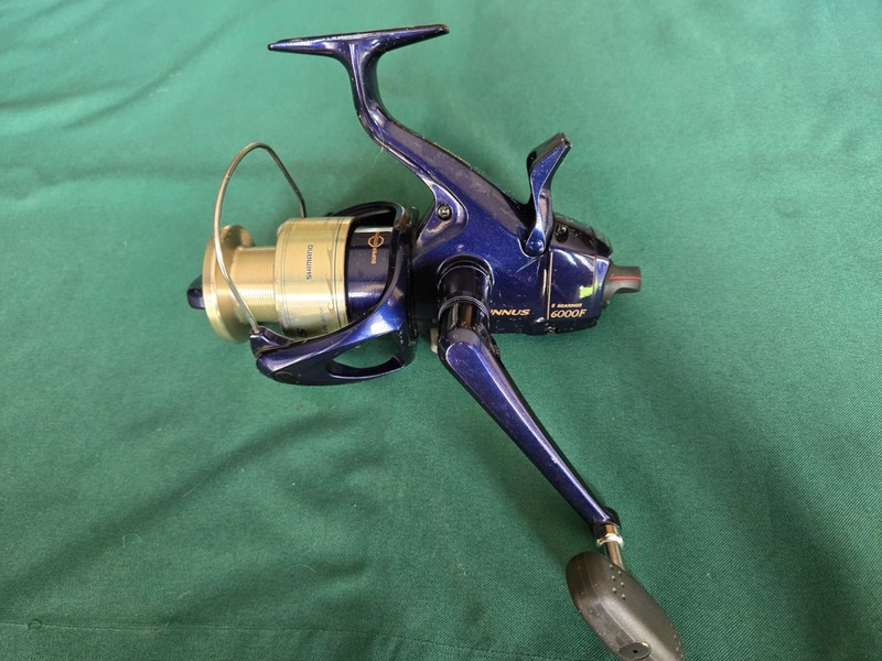 Shimano Thunnus 6000 F spinning reel with super stopper & bait runner, excellent