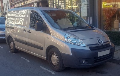 2013 - 2016   - TOYOTA PROACE  -  OWNERS MANUAL HANDBOOK  - REPRINT