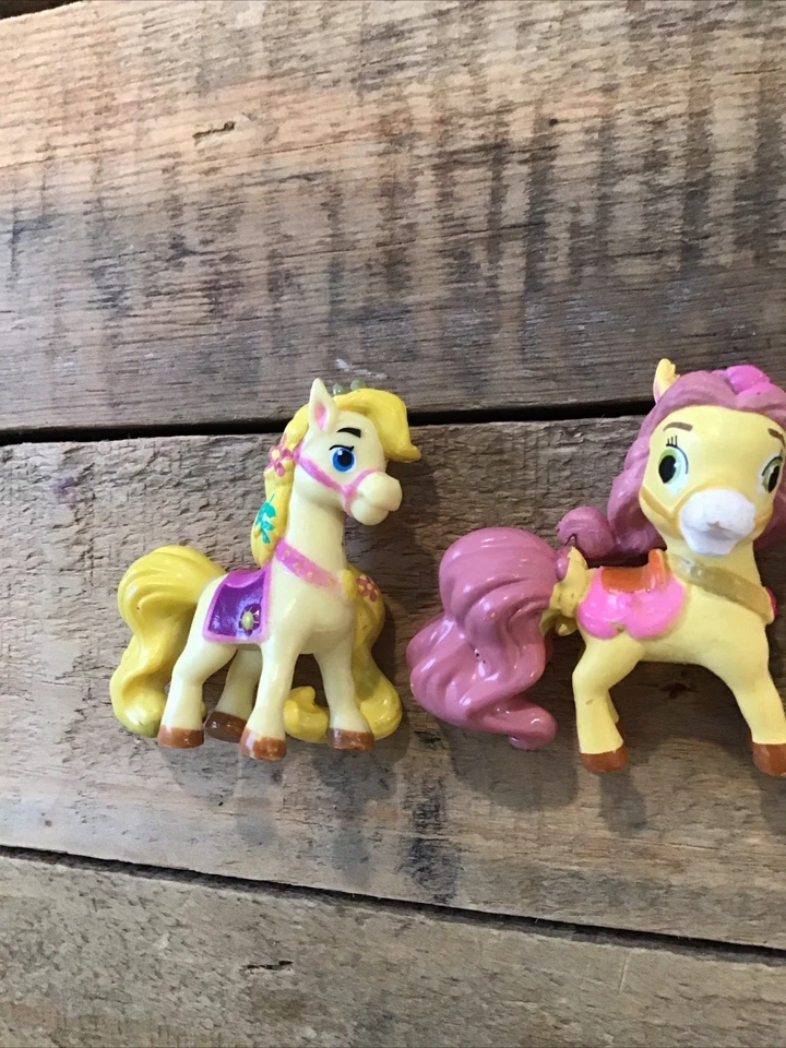 Disney принцесса дворец домашних животных лошадей мини фигурки пони лот из 4 желтый синий розовый - Изображение 2 из 4
