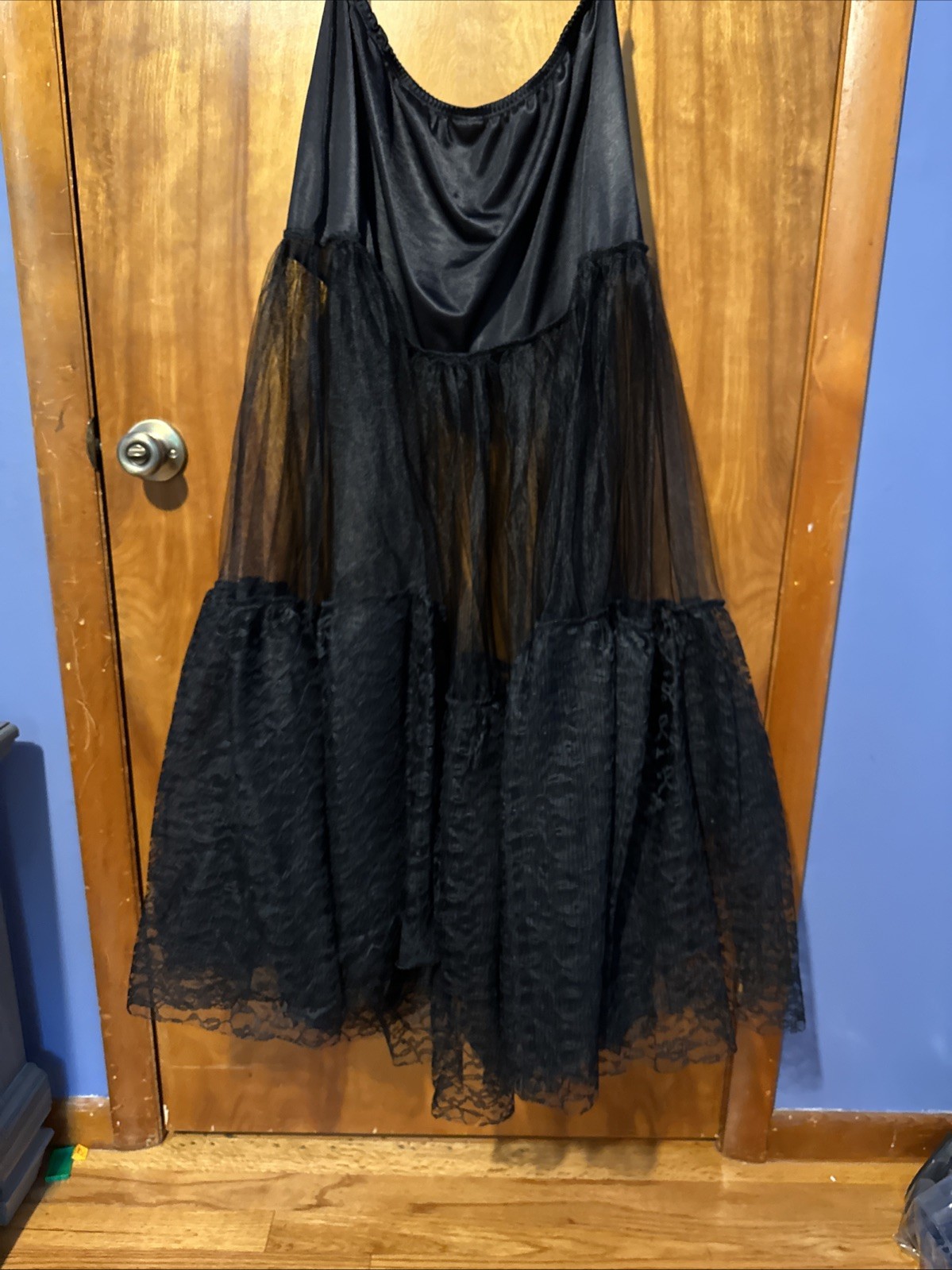 Gothic Vampiress Halloween Costume Women’s Large -In character