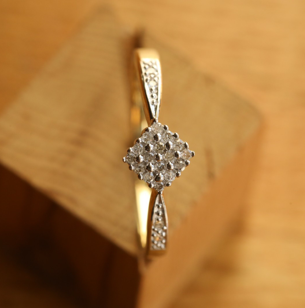 9ct Solid Yellow Gold Diamond Cluster Ring Square… - image 2