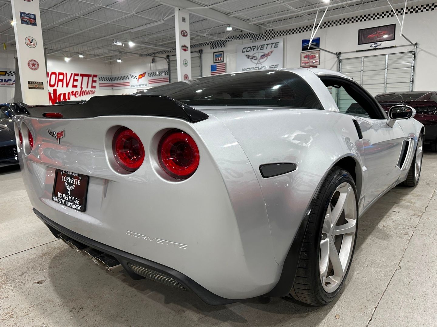 2010 [17U] Blade Silver Metallic Chevrolet Corvette   | C6 Corvette Photo 7