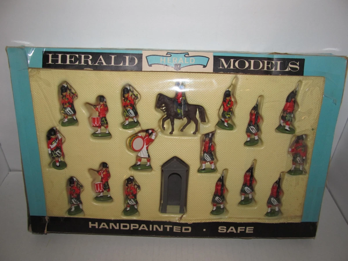 BOOK: BRITAINS HERALD PLASTIC FARM MODELS 1955-69 - A COLLECTOR'S GUIDE | #239070017