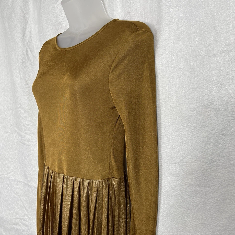 Vestido Urban Outfitters Para Mujer Mediano Dorado Plisado Largo Maxi Brillante Transparente Fluido Foto 3 de 4