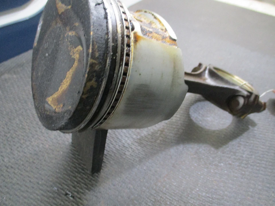 Plymouth Laser 1992 1,8 L 4G37 pistón de fábrica + varilla de conexión Foto 3 de 4