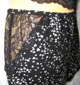 MEDIUM VICTORIA'S SECRET BLACK/SILVER HEARTS LACE TRIM 2 PIECE PAJAMA SET