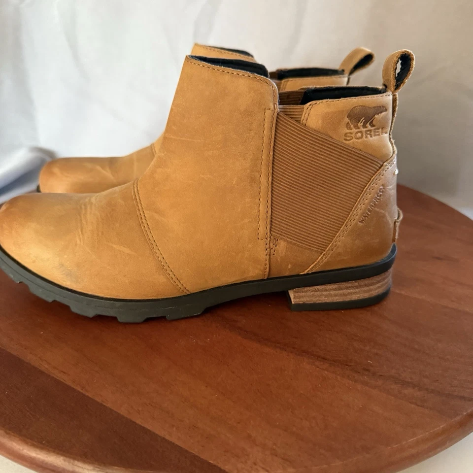 Sorel Emelie II Chelsea Waterproof  Pull On Casual Ankle Bootie Tan Women's 7.5 - Image 2 of 4