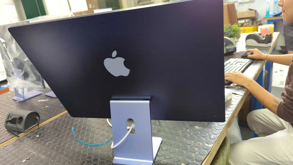 iMac (2021) 24" M1 8 GPU 8GB/256 GB SSD PURPLE VIOLA *LEGGI BENE* - Immagine 3 di 4