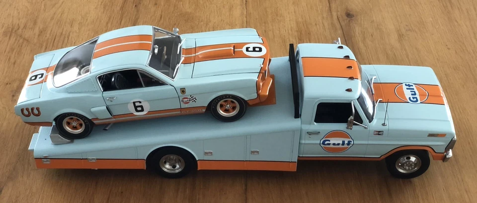 ACME 1965 FORD MUSTANG SHELBY GT350R & 1970 FORD F-350 RAMP TRUCK GULF SET 1:18 - Photo 4/4