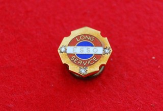 Vintage Esso Long Service Pin 3 stone UK