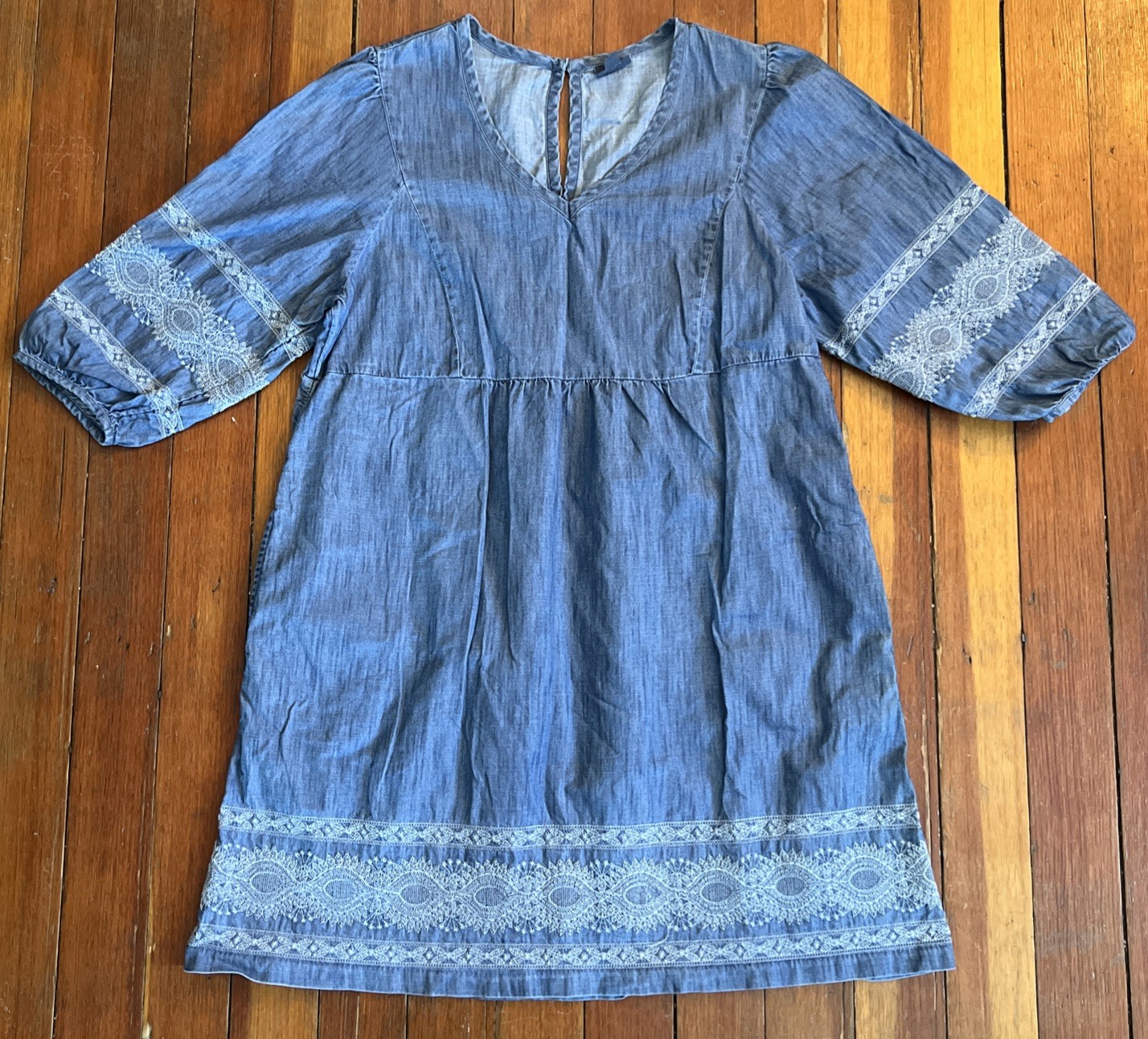 J Jill Denim Embroidered dress 3/4 Sleeve V-neck women’s size L W/ Pockets Boho