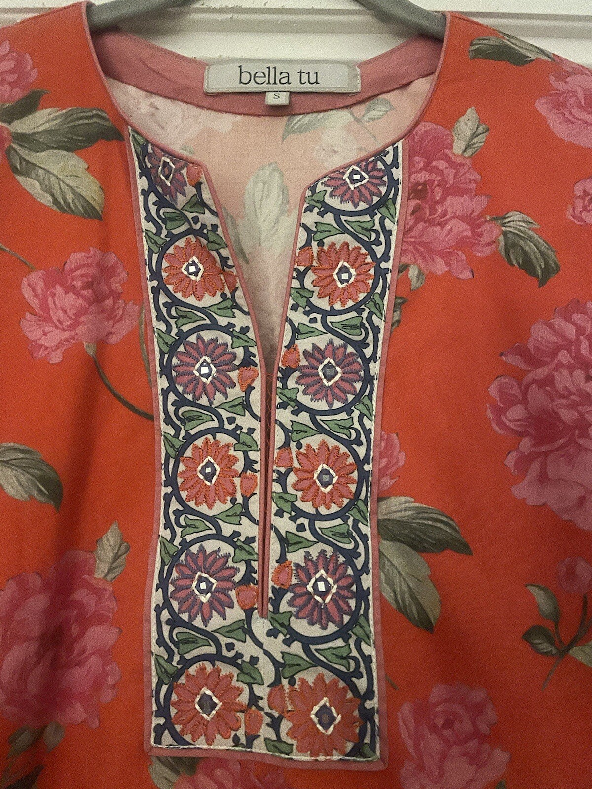BeELLA TU Red  pink Blue Embroidered  TUNICBlouse Top 3/4 Sleeve sz Small image 2