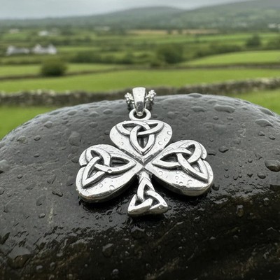 Trinity Knot Irish Shamrock Halskette in Sterling Silber