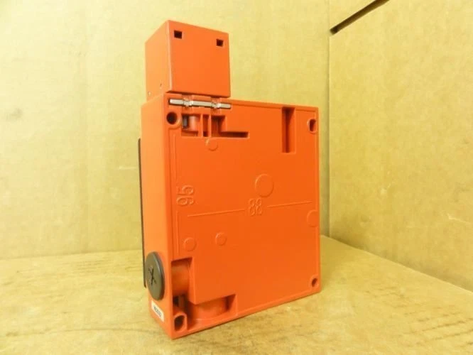 NUEVO SCHINEIDER Telemecanique XCSE5312 Interruptor de límite de bloqueo de seguridad 1 pieza en caja Foto 4 de 4