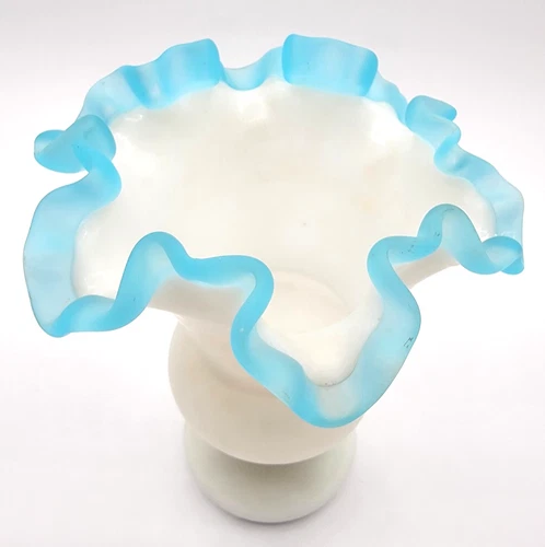 VINTAGE RARE 1940'S FENTON AQUA CREST MILK GLASS RUFFLED FLOWER VASE 7 INCHES