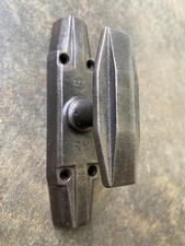 Ancienne crémone de fenetre,en fonte pour tige D16, estampillée RY