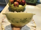 Vtg. Pyrex Shenandoah Cinderella Yellow & Green Nesting 2.5L Mixing Bowl #443