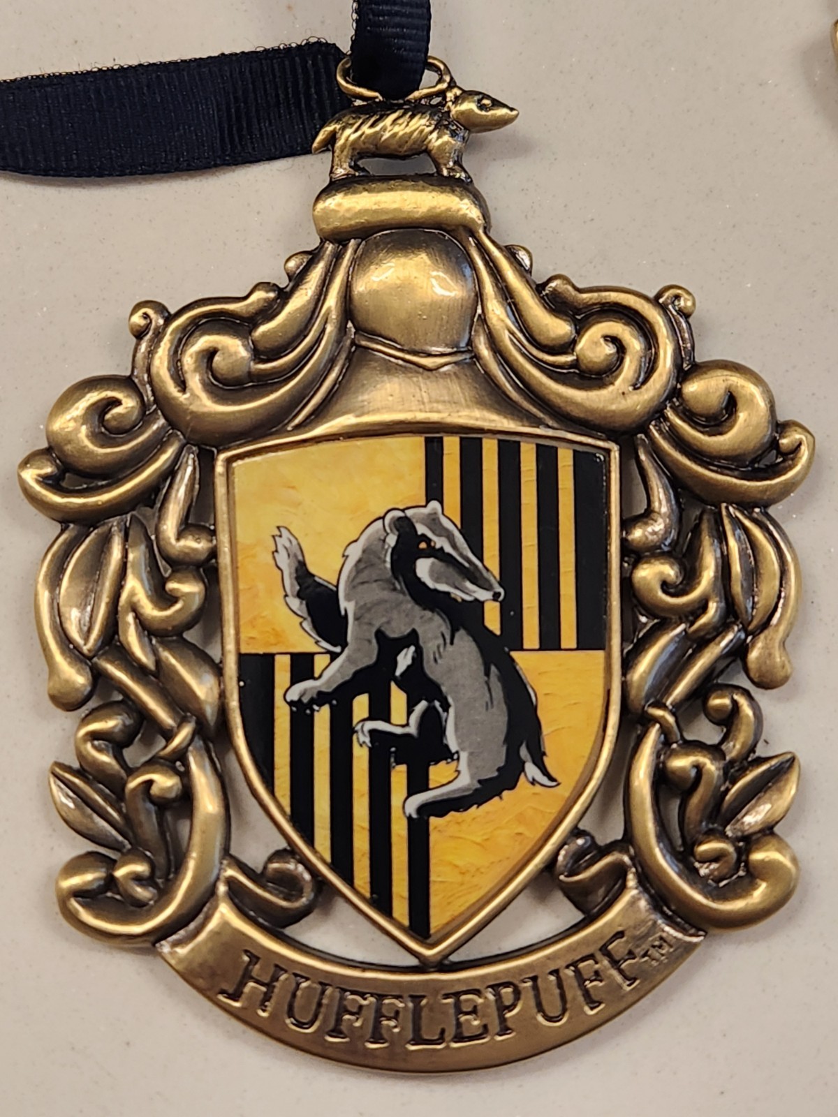 Wizarding World of Harry Potter Noble Collection Hogwarts Crest Pewter Ornaments