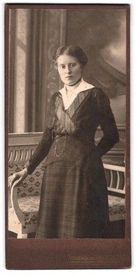 Photography studio Schleicher, Leipzig, Johannisplatz 5, portrait of a young D 