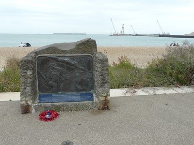 Foto 6x4 The Dunkirk Memorial, Promenade Dover\/TR3141 This is a stone m c2017