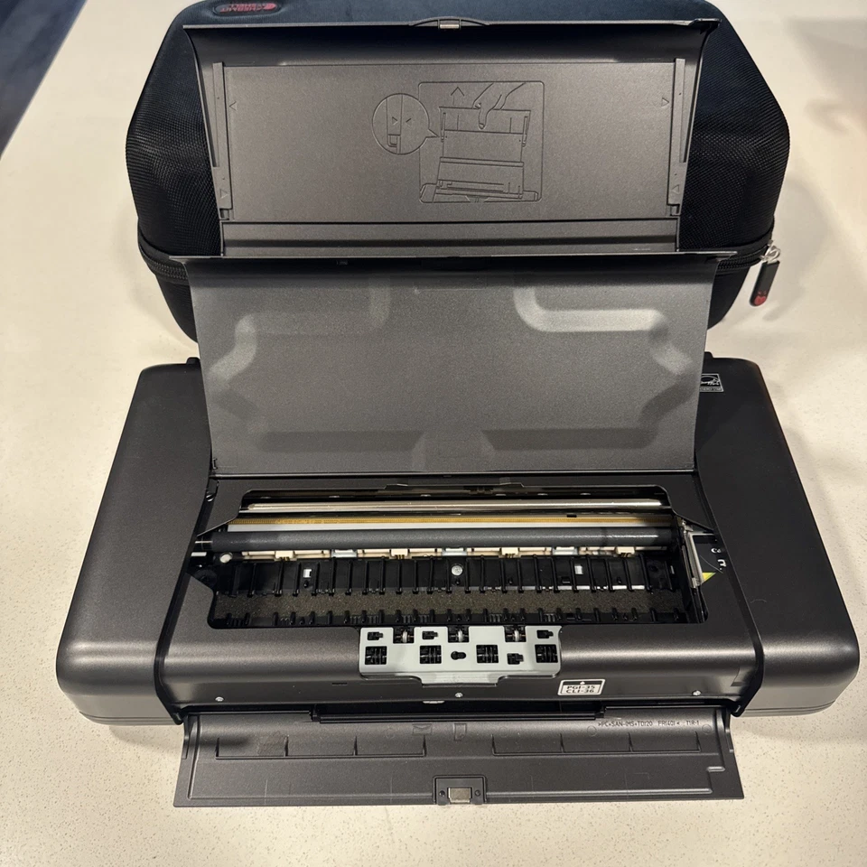 VERY CLEAN! Canon Pixma iP110 Mobile Printer - PIXMA With Hard She’ll - Image 3 of 4