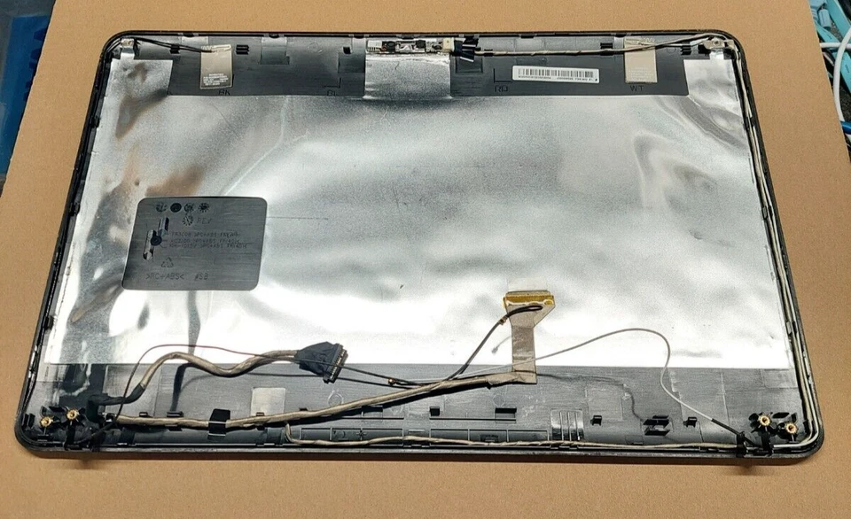 TOSHIBA Satellite C655 C655D-S5200 Laptop Back Cover +LCD Bezel +Webcam +Antenna - Image 4 of 4