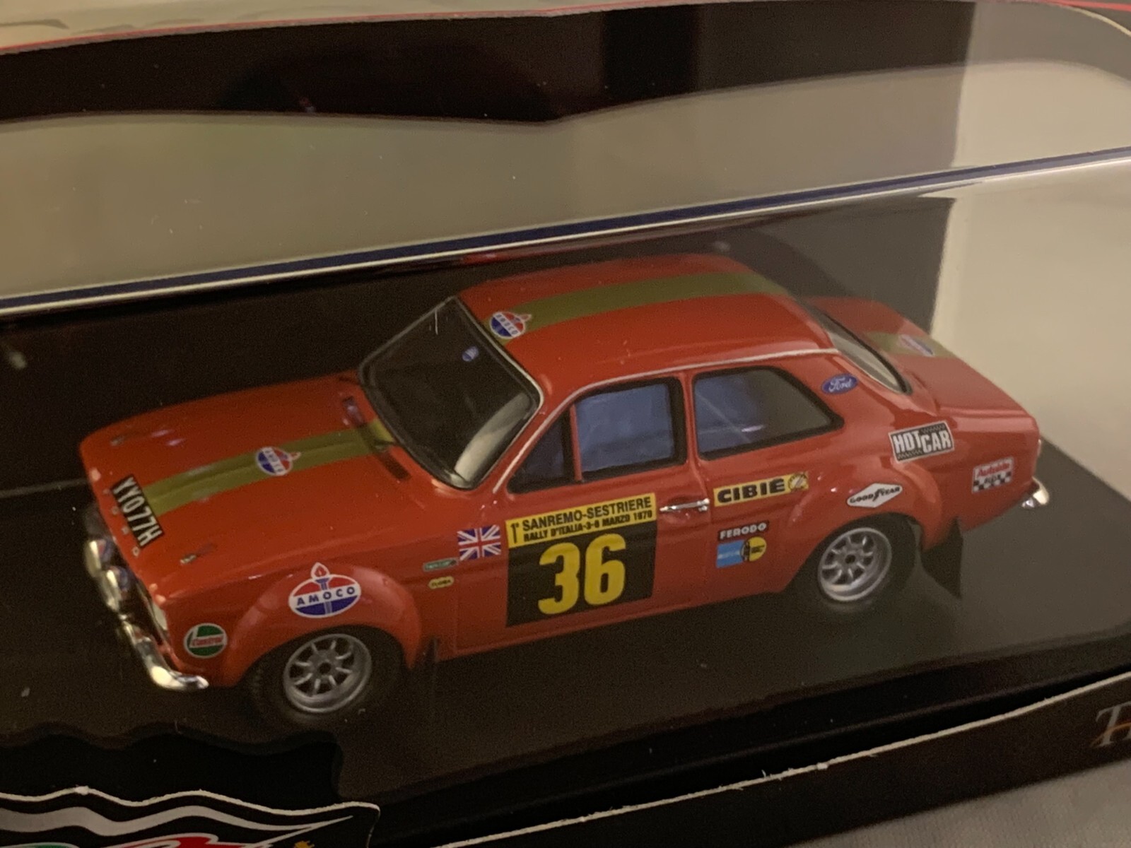 Ford Escort Mk1 miniature Trofeu 1/43 idéal pour décorer un bureau de passionné