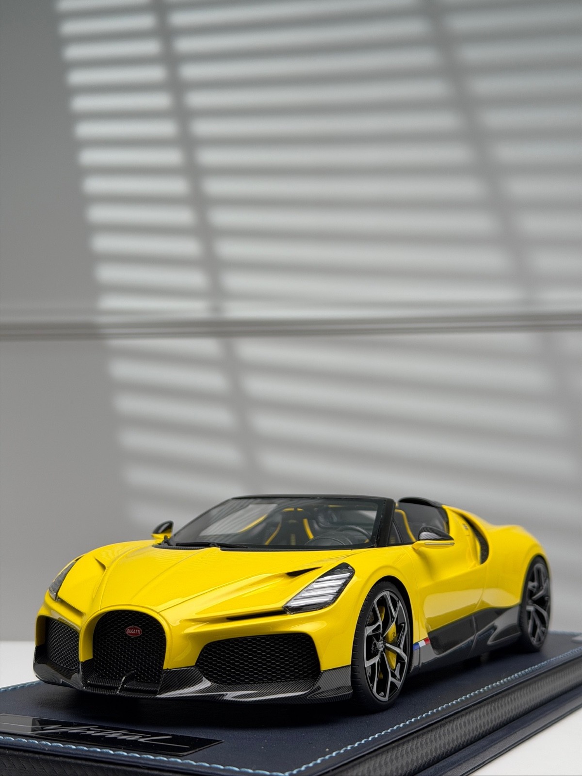 Bugatti Mistral (Yellow) [MR Collection] 1/18 scale