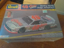 Revell Nascar #40 Sterling Marlin Dodge Intrepid R/T 1:24 Coors Light #85-2170