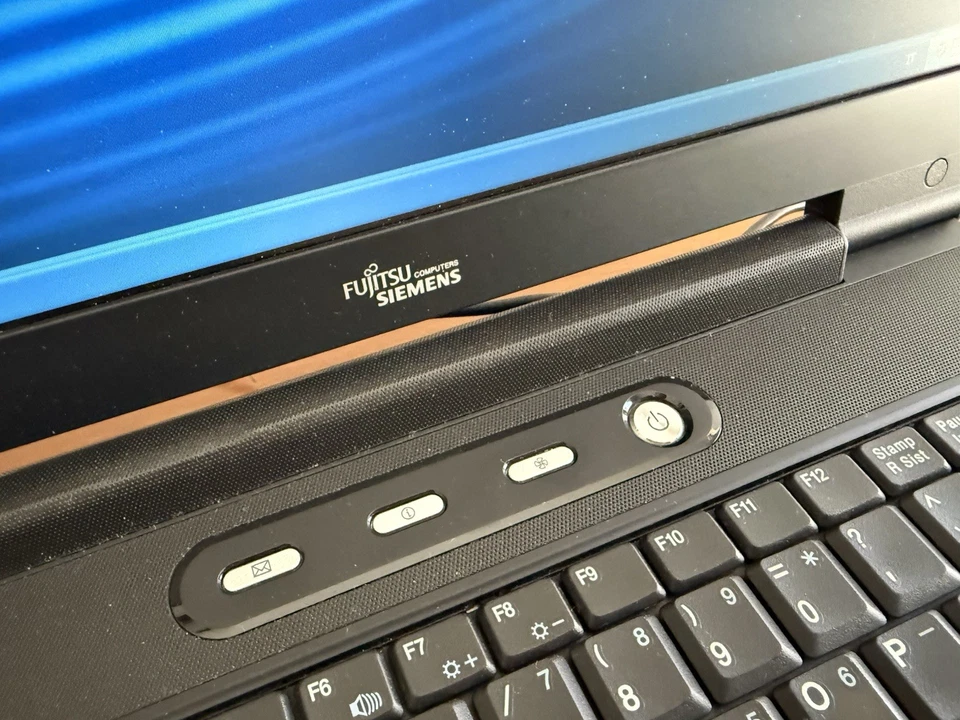 Amilo A1645 Fujitsu Siemens - Immagine 4 di 4