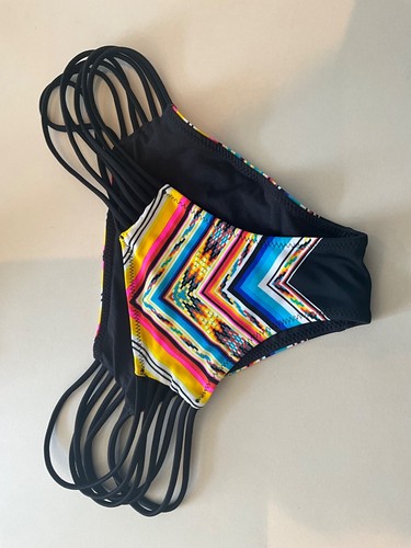 Bundle Of Bikini pieces, Hurley, Lululemon, Rip Curl. Bottoms & tops - Picture 7 of 17