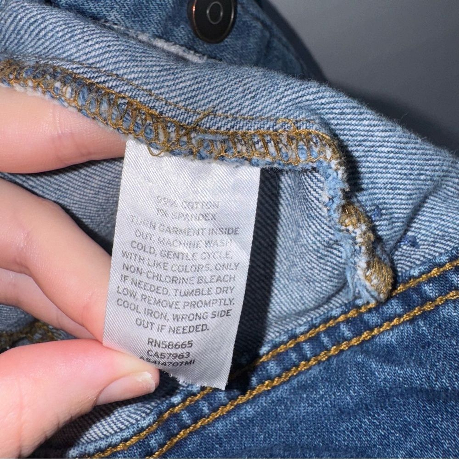 Gap Women's Small Classic Denim Jacket - image 7