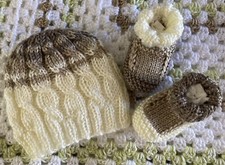 NEWBORN  BABY BEANIE & BOOTIES SET. CREAM/2 TONE BEIGE/BROWN HAND-KNITTED BY ME