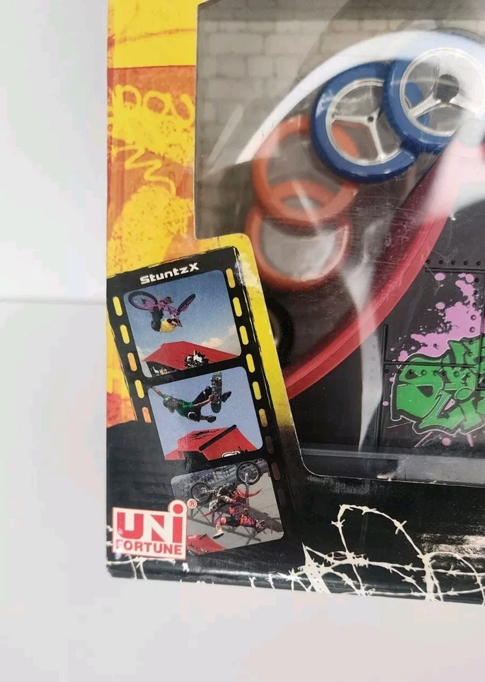 X STUNTZ Juego de Dirt Bike Die Cast Finger Bike Board UNI Fortune De Colección NUEVO (Leer) Foto 3 de 4