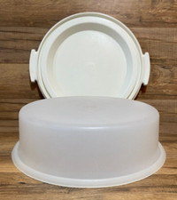 VTG. TUPPEWARE PIE CAKE KEEPER CARRIER TAKER - SHEER / ALMOND - 719- 10  D