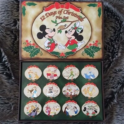 DisneyStore 12 Days of Christmas ピンバッジ RARE LE 300 Disney Pin 12 Days of Christmas Box Set Tink Mickey