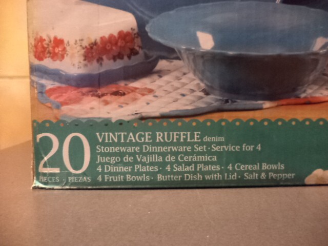 The Pioneer Woman Vintage Ruffle 20-Piece Dinnerware Set-TEAL VINTAGE SET-NEW