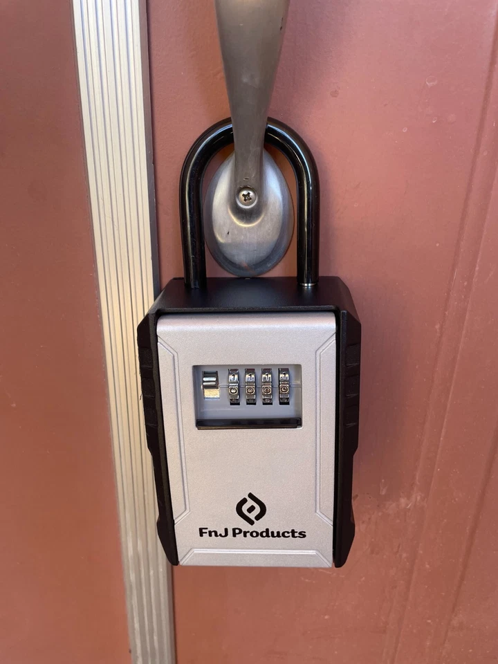 24 Lockboxes for Keys, Combination Key Safe Realtor Rental Door Hanging/Wall New - Image 4 of 4