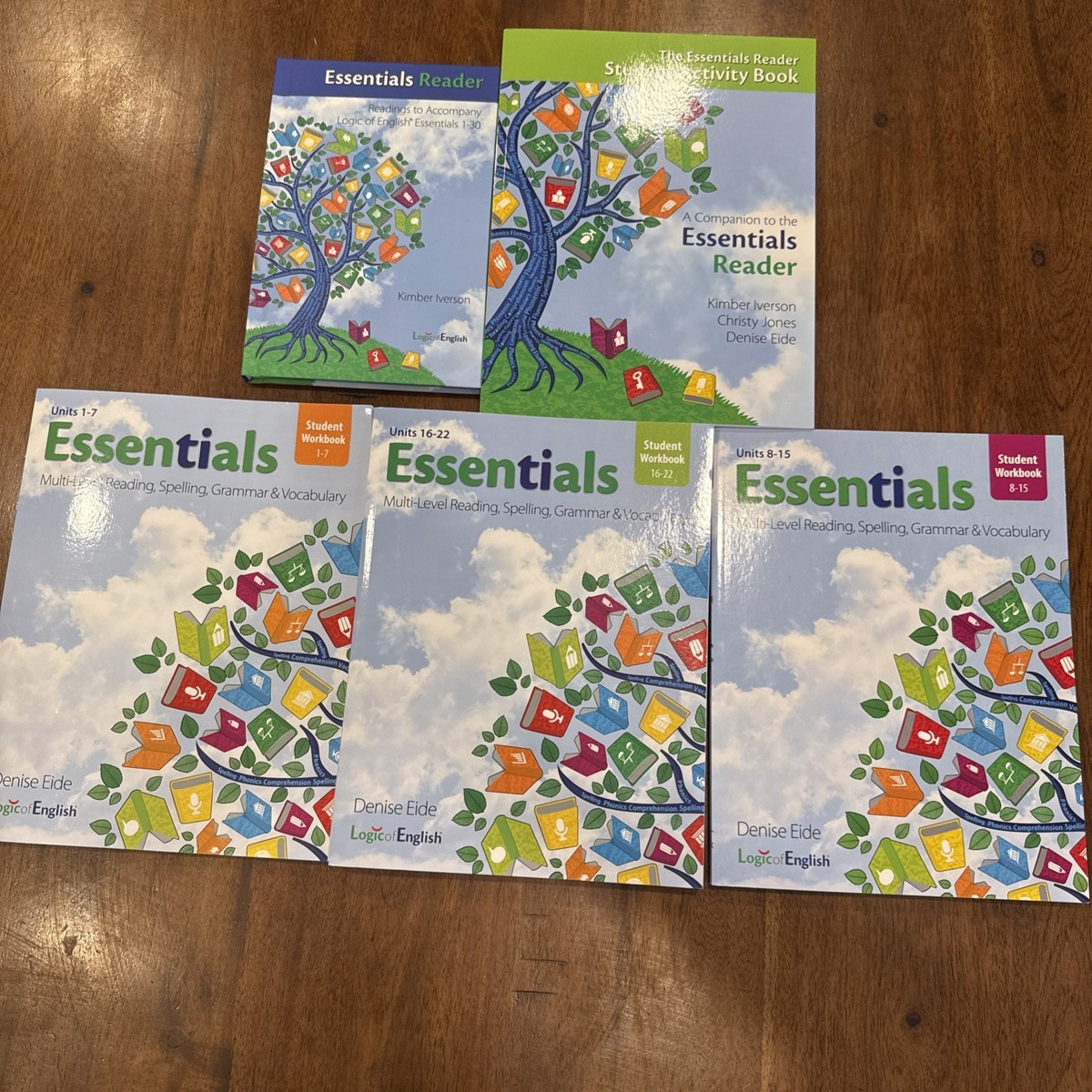 Paperback Logic of English Essentials Lessons 1-7 Reading Spelling
