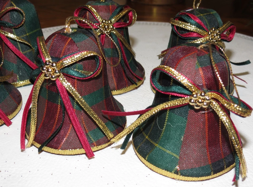 Juego de 6 adornos de campana de Navidad de tela escocesa decoración navideña con caja de colección Foto 4 de 4