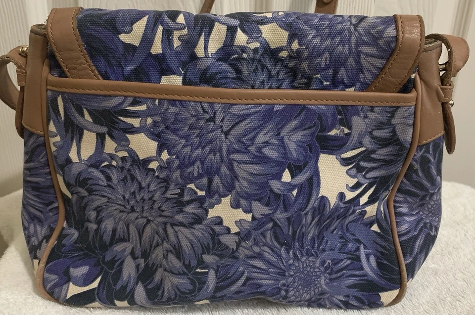 Bolso cubo de cuero genuino Issac Mizrahi Foto 2 de 4