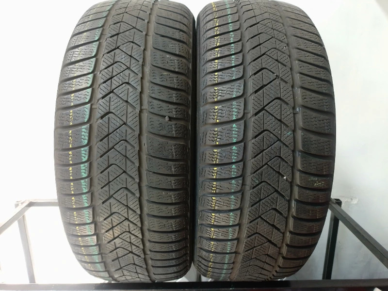 2 Pneumatici USATI PIRELLI SOTTOZERO 3 235/50 R19 99 H DOT: 3819Invernale