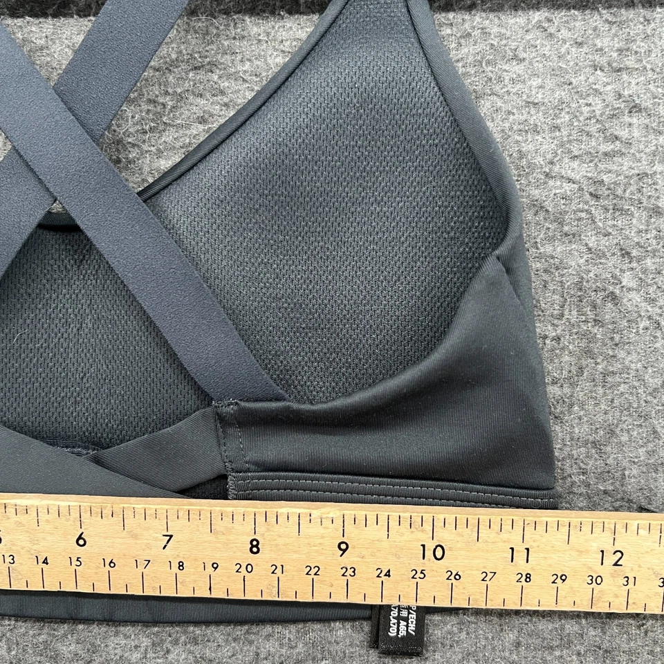 Sujetador deportivo Victoria's Secret de malla deportivo talla XS gris entrecruzado sin aros Foto 3 de 4